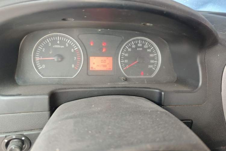 Used FORTHING Lingzhi 2013 M3 1.6L 7-Seater Luxury Model Odometer Close Up