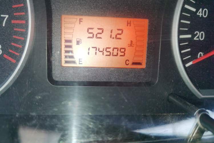 Used FORTHING Lingzhi 2013 V3 1.5L 7-Seater Comfort Model Odometer Close Up