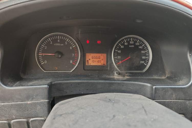 Used FORTHING Lingzhi 2013 M3 1.6L 7-seat Standard Model Odometer Close Up