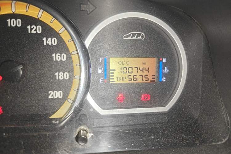 Used FORTHING Lingzhi 2013 M5 Q7 2.0L 7-Seater Long-Wheelbase Comfort Model Odometer Close Up