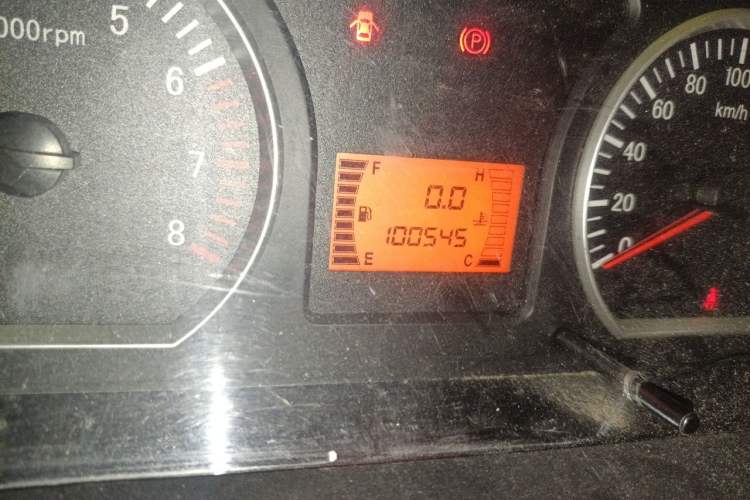 Used FORTHING Lingzhi 2013 V3 1.5L 7-Seater Standard Model II Odometer Close Up