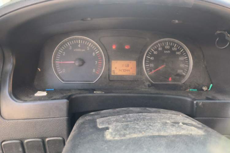 Used FORTHING Lingzhi 2013 M3 1.6L 7-seat Standard Model Odometer Close Up