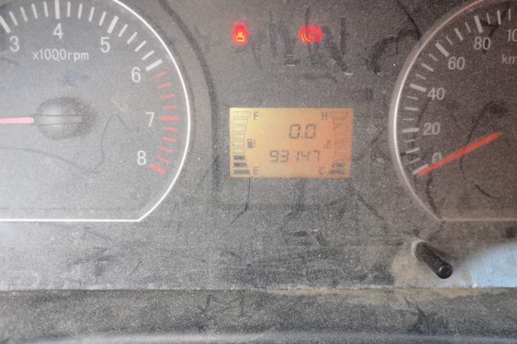 Used FORTHING Lingzhi 2013 M3 1.6L 7-seat Standard Model Odometer Close Up
