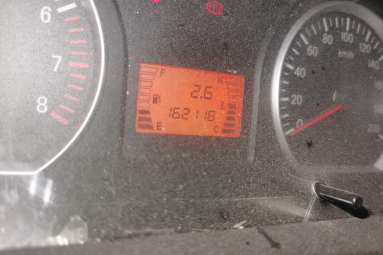 Used FORTHING Lingzhi 2013 V3 1.5L 7-Seater Standard Model II Odometer Close Up