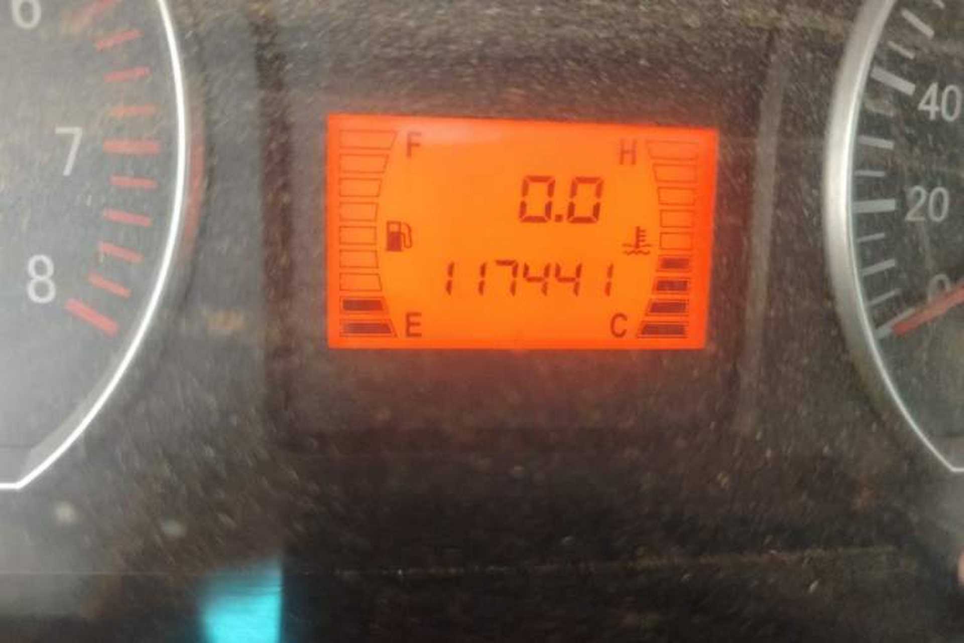 Used FORTHING Lingzhi 2013 M3 1.6L 7-seat Standard Model Odometer Close Up