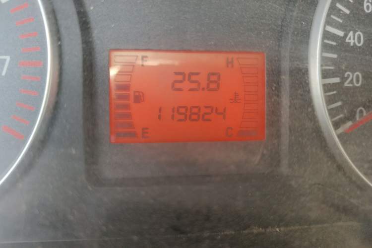 Used FORTHING Lingzhi 2013 V3 1.5L 7-Seater Standard Model II Odometer Close Up