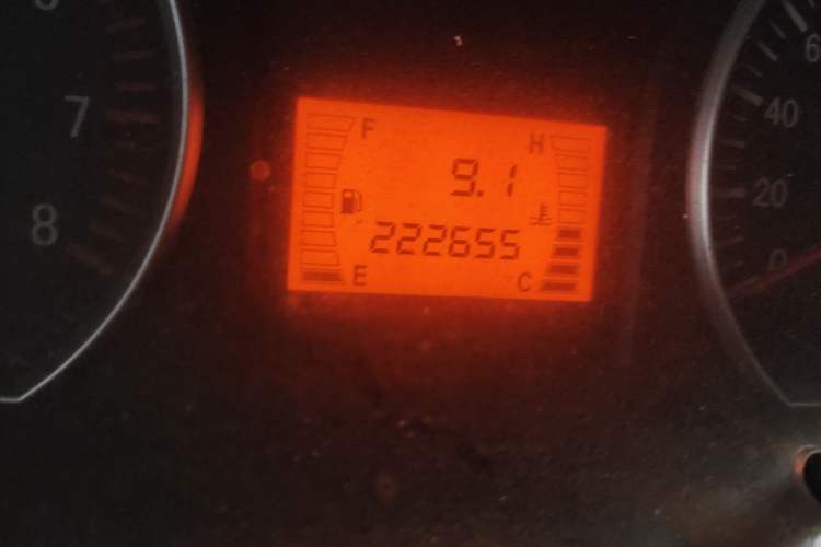 Used FORTHING Lingzhi 2013 V3 1.5L 7-Seater Standard Model II Odometer Close Up