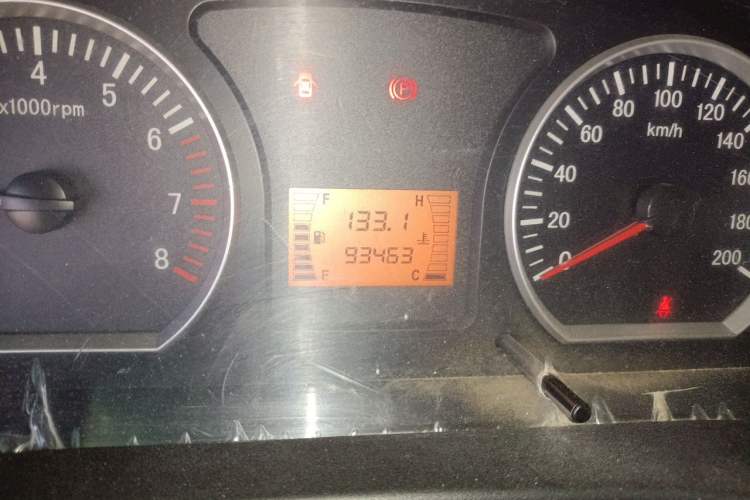 Used FORTHING Lingzhi 2013 V3 1.5L 5-Seat Standard Model I Odometer Close Up