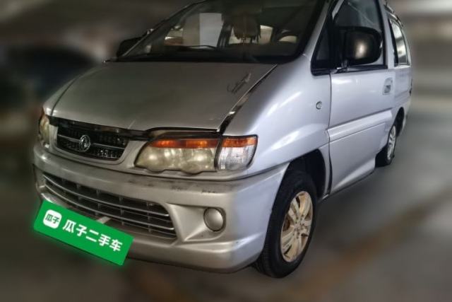 Używany FORTHING Lingzhi 2013 V3 1.5L 7-Seater Standard Model II