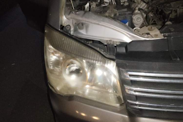 Used FORTHING Lingzhi 2013 M3 1.6L 7-Seater Luxury Model Right Front Headlight
