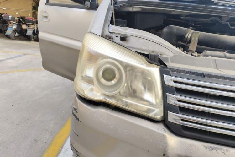 Used FORTHING Lingzhi 2013 M5 Q3 2.0L 7-seat Long-wheelbase Luxury Model Right Front Headlight