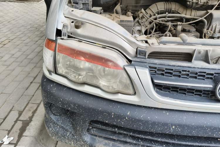 Used FORTHING Lingzhi 2013 V3 1.5L 7-Seater Standard Model II Right Front Headlight