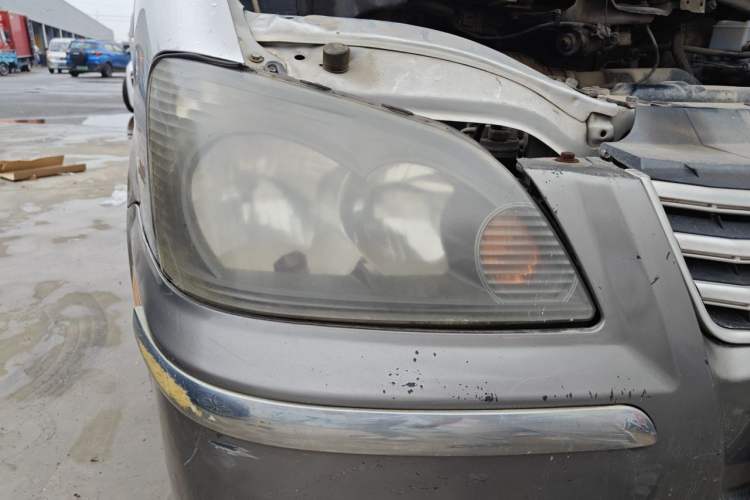 Used FORTHING Lingzhi 2013 M3 1.6L 7-Seater Comfort Model Right Front Headlight