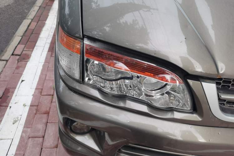 Used FORTHING Lingzhi 2013 V3 1.5L 7-Seater Comfort Model Right Front Headlight