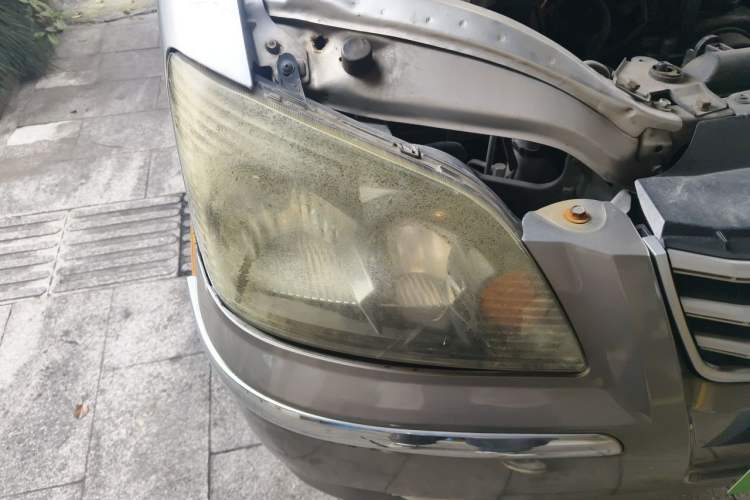Used FORTHING Lingzhi 2013 M3 1.6L 7-Seater Comfort Model Right Front Headlight