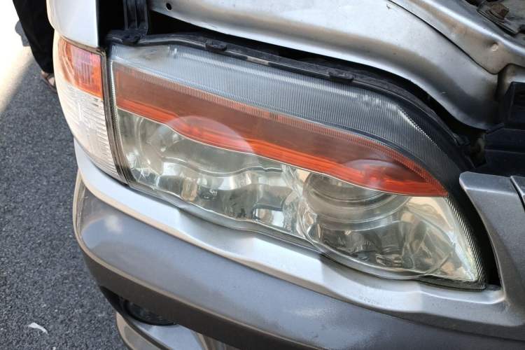 Used FORTHING Lingzhi 2013 V3 1.5L 7-Seater Luxury Model Right Front Headlight