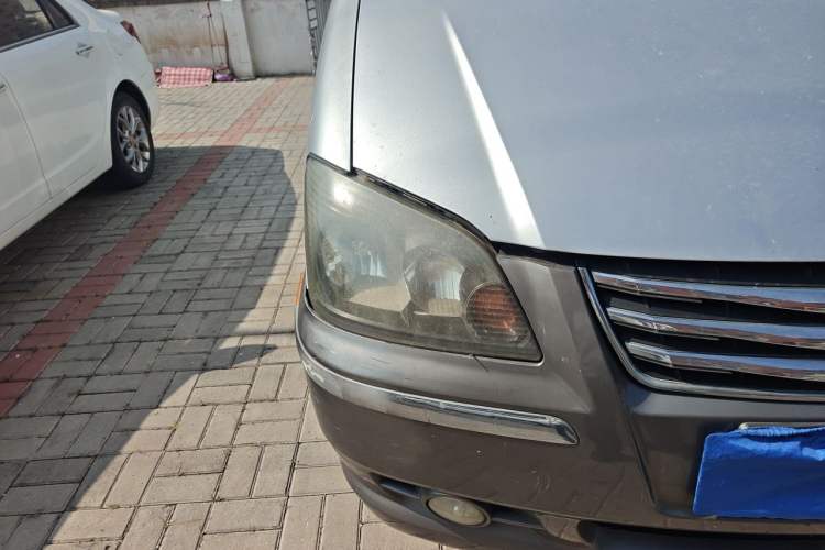 Used FORTHING Lingzhi 2013 M5 Q7 2.0L 7-Seater Long-Wheelbase Comfort Model Right Front Headlight