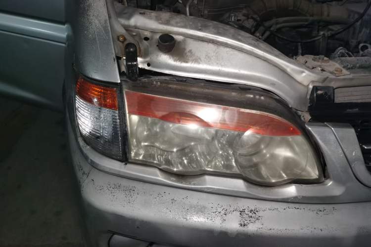 Used FORTHING Lingzhi 2013 V3 1.5L 7-Seater Standard Model II Right Front Headlight