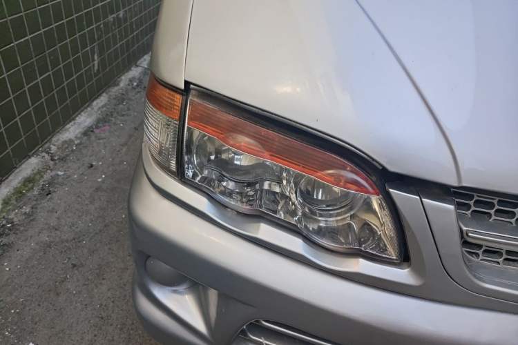Used FORTHING Lingzhi 2013 V3 1.5L 7-Seater Comfort Model Right Front Headlight