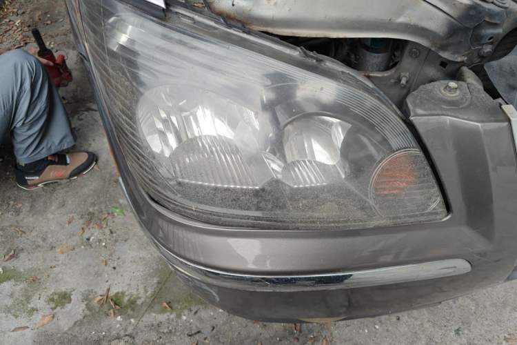 Used FORTHING Lingzhi 2013 M3 1.6L 7-Seater Comfort Model Right Front Headlight