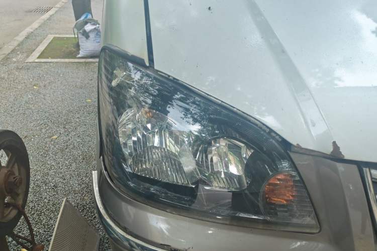Used FORTHING Lingzhi 2013 M3 1.6L 7-Seater Comfort Model Right Front Headlight