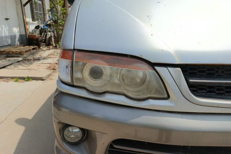 Used FORTHING Lingzhi 2013 V3 1.5L 7-Seater Standard Model II Right Front Headlight