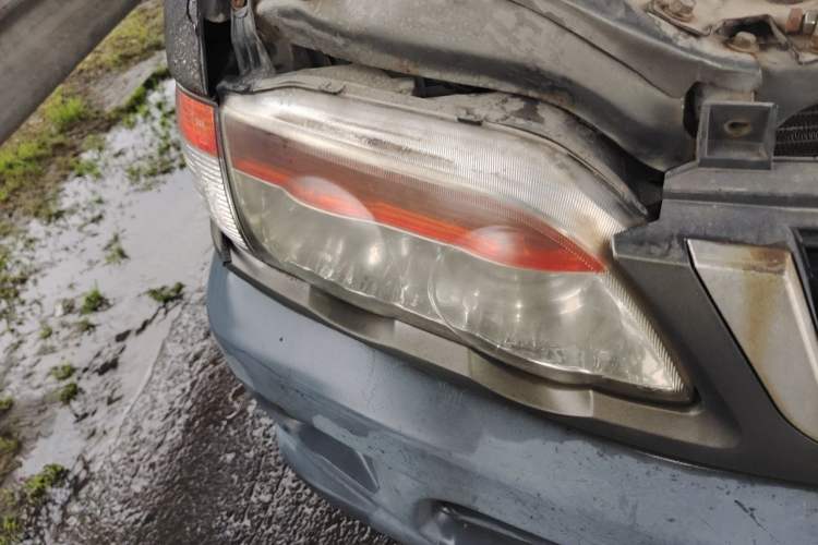 Used FORTHING Lingzhi 2013 V3 1.5L 7-Seater Standard Model II Right Front Headlight