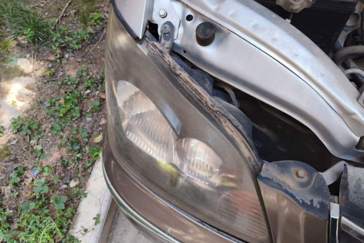Used FORTHING Lingzhi 2013 M3 1.6L 7-Seater Luxury Model Right Front Headlight