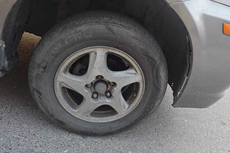 Used FORTHING Lingzhi 2013 M3 1.6L 7-Seater Luxury Model Right Front Wheel Hub