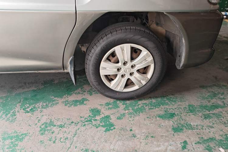 Used FORTHING Lingzhi 2013 V3 1.5L 7-Seater Standard Model II Right Front Wheel Hub