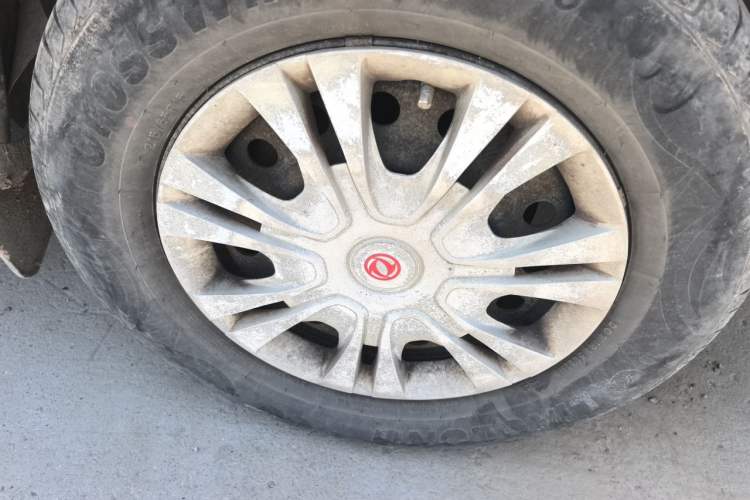 Used FORTHING Lingzhi 2013 M3 1.6L 7-Seater Comfort Model Right Front Wheel Hub