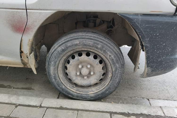 Used FORTHING Lingzhi 2013 V3 1.5L 7-Seater Standard Model II Right Front Wheel Hub