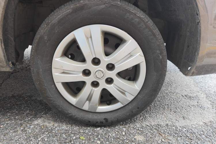 Used FORTHING Lingzhi 2013 V3 1.5L 7-Seater Standard Model II Right Front Wheel Hub