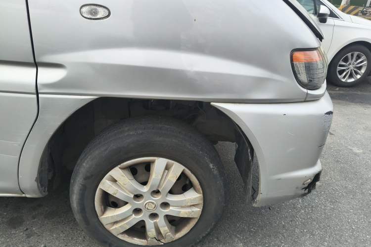 Used FORTHING Lingzhi 2013 V3 1.5L 7-Seater Standard Model II Right Front Wheel Hub