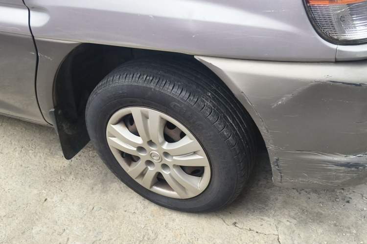 Used FORTHING Lingzhi 2013 V3 1.5L 7-Seater Luxury Model Right Front Wheel Hub