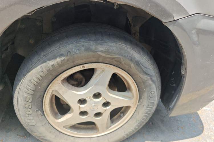 Used FORTHING Lingzhi 2013 M3 1.6L 7-Seater Luxury Model Right Front Wheel Hub