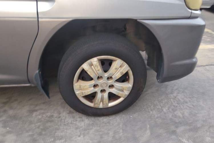 Used FORTHING Lingzhi 2013 V3 1.5L 7-Seater Standard Model II Right Front Wheel Hub