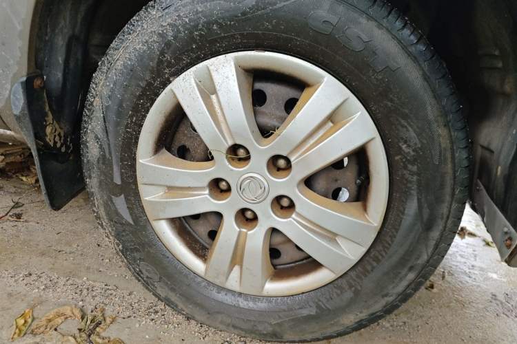 Used FORTHING Lingzhi 2013 M3 1.6L 7-Seater Comfort Model Right Front Wheel Hub