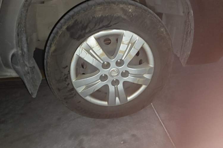 Used FORTHING Lingzhi 2013 M5 Q7 2.0L 7-Seater Long-Wheelbase Comfort Model Right Front Wheel Hub