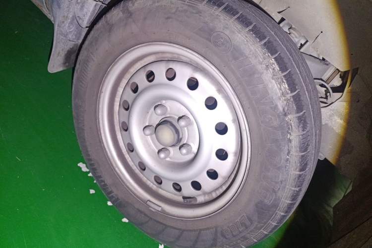 Used FORTHING Lingzhi 2013 V3 1.5L 7-Seater Standard Model II Right Front Wheel Hub