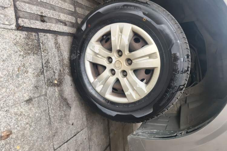 Used FORTHING Lingzhi 2013 M3 1.6L 7-Seater Comfort Model Right Front Wheel Hub