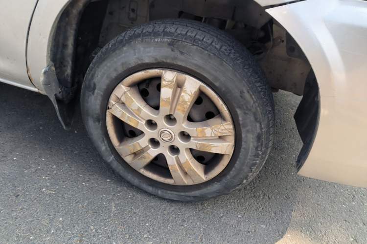 Used FORTHING Lingzhi 2013 M3 1.6L 7-seat Standard Model Right Front Wheel Hub