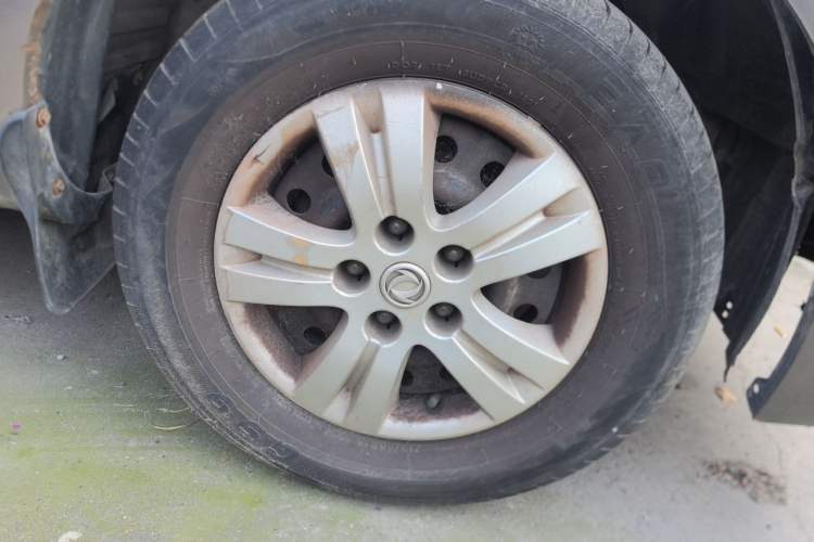 Used FORTHING Lingzhi 2013 M3 1.6L 7-seat Standard Model Right Front Wheel Hub