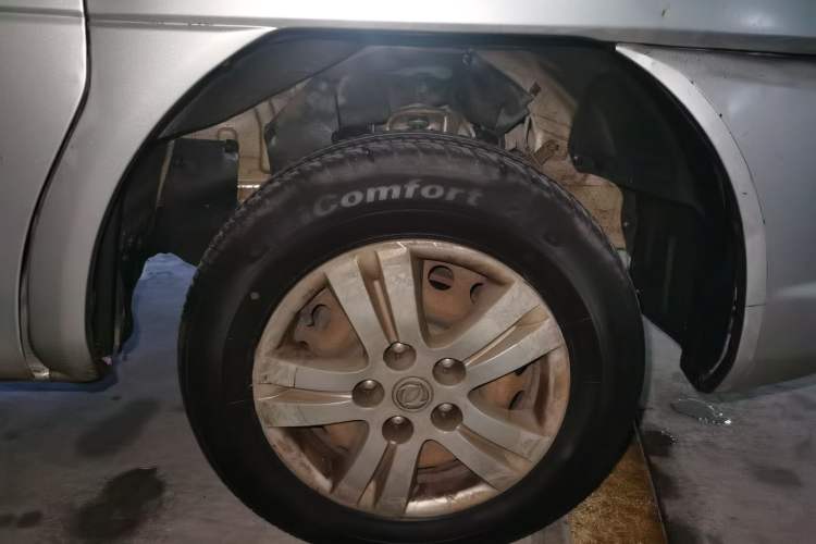 Used FORTHING Lingzhi 2013 V3 1.5L 7-Seater Standard Model II Right Front Wheel Hub