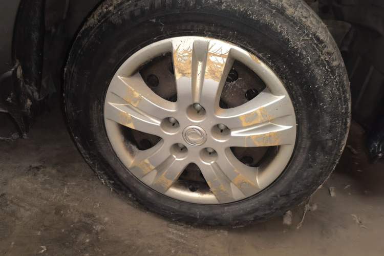 Used FORTHING Lingzhi 2013 M3 1.6L 7-seat Standard Model Right Front Wheel Hub
