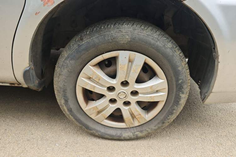 Used FORTHING Lingzhi 2013 M3 1.6L 7-seat Standard Model Right Front Wheel Hub