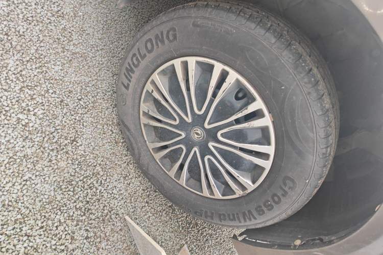 Used FORTHING Lingzhi 2013 M3 1.6L 7-Seater Comfort Model Right Front Wheel Hub