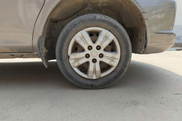 Used FORTHING Lingzhi 2013 V3 1.5L 7-Seater Standard Model II Right Front Wheel Hub
