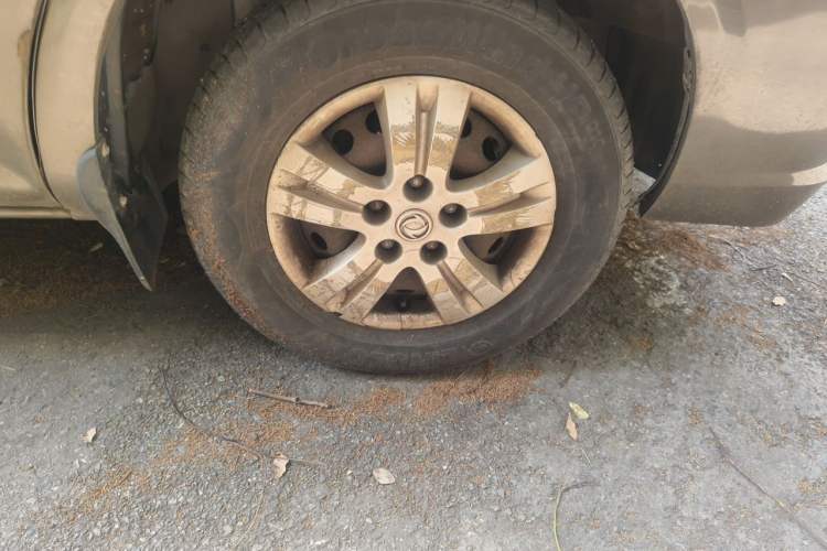 Used FORTHING Lingzhi 2013 M5 Q7 2.0L 7-Seater Long-Wheelbase Comfort Model Right Front Wheel Hub