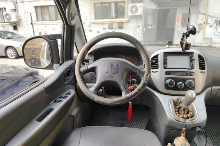 Used FORTHING Lingzhi 2013 M5 Q3 2.0L 7-seat Long-wheelbase Luxury Model Steering Wheel